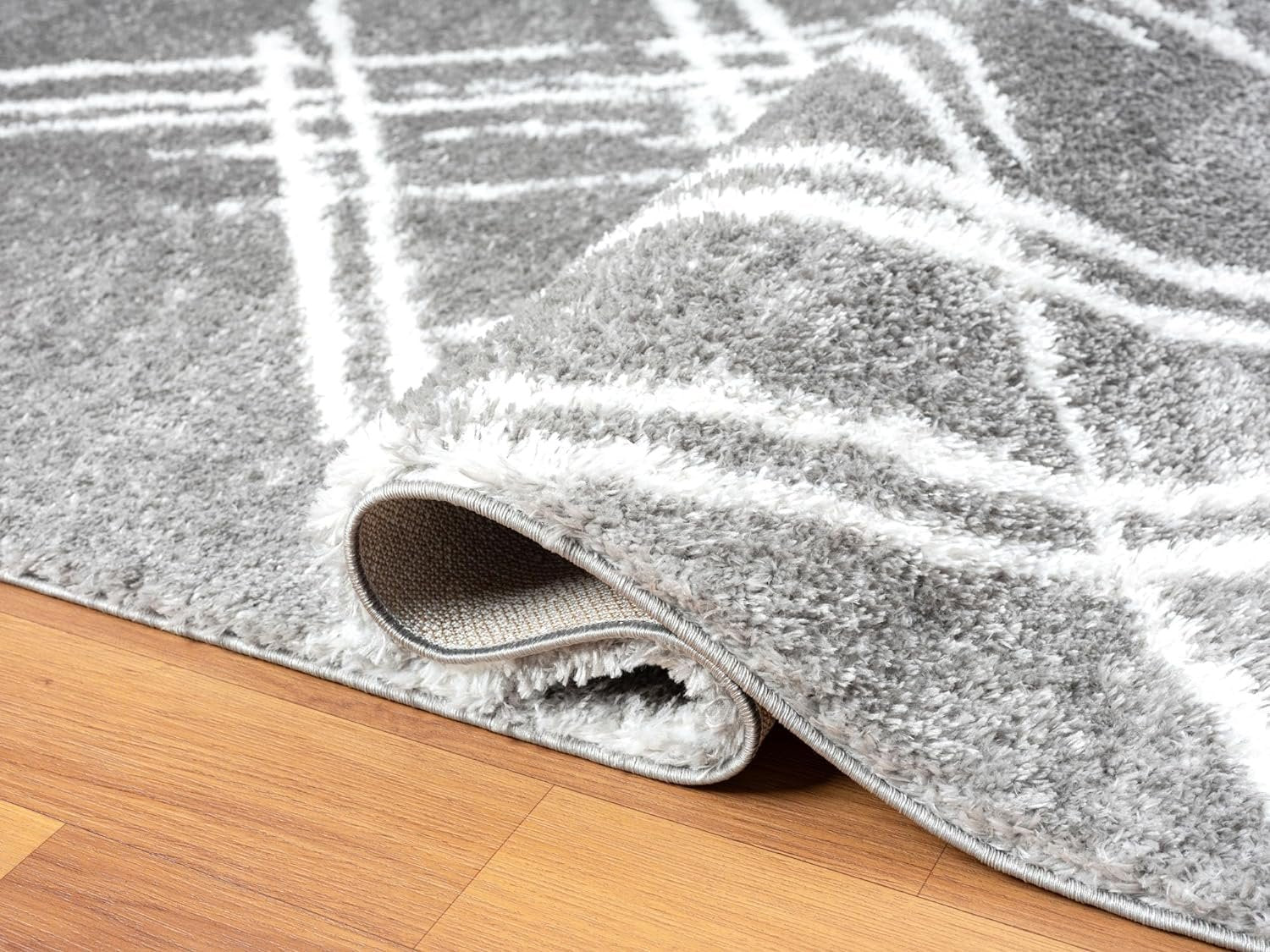 Modern Shaggy Rug - Luxurious Feel with Geometric Diamond Pattern