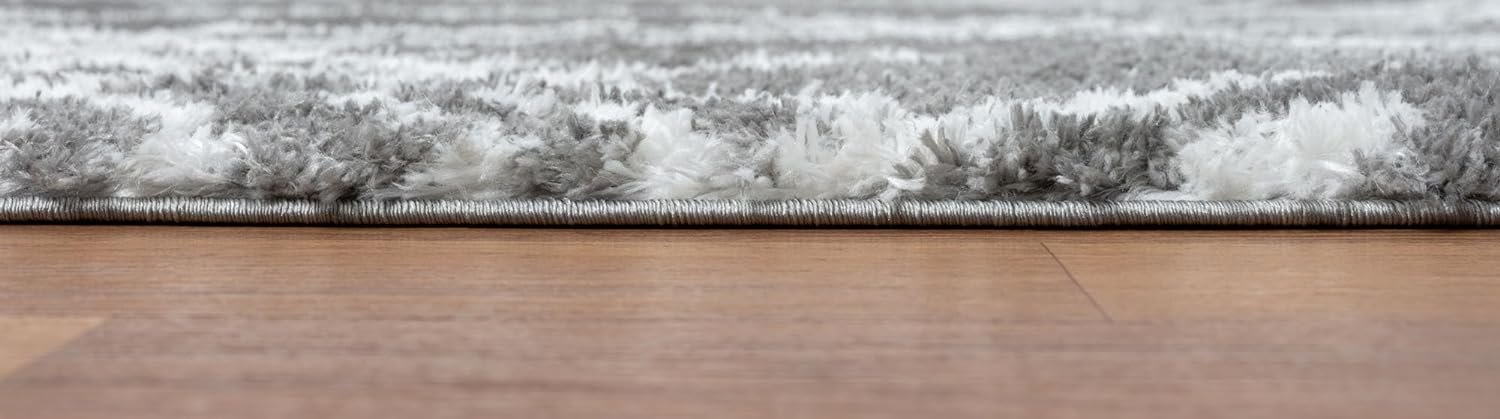 Modern Shaggy Rug - Luxurious Feel with Geometric Diamond Pattern