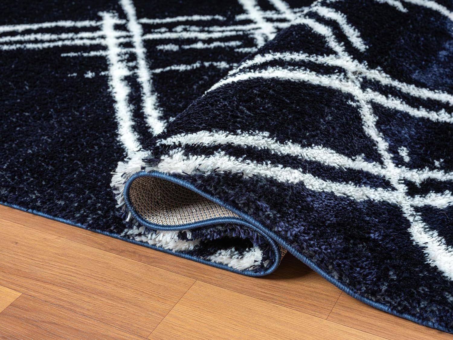 Modern Shaggy Rug - Luxurious Feel with Geometric Diamond Pattern