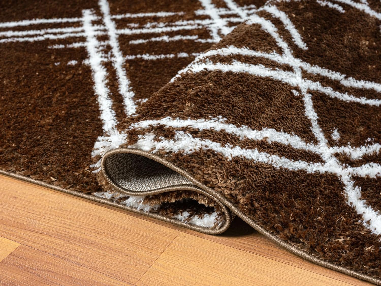 Modern Shaggy Rug - Luxurious Feel with Geometric Diamond Pattern
