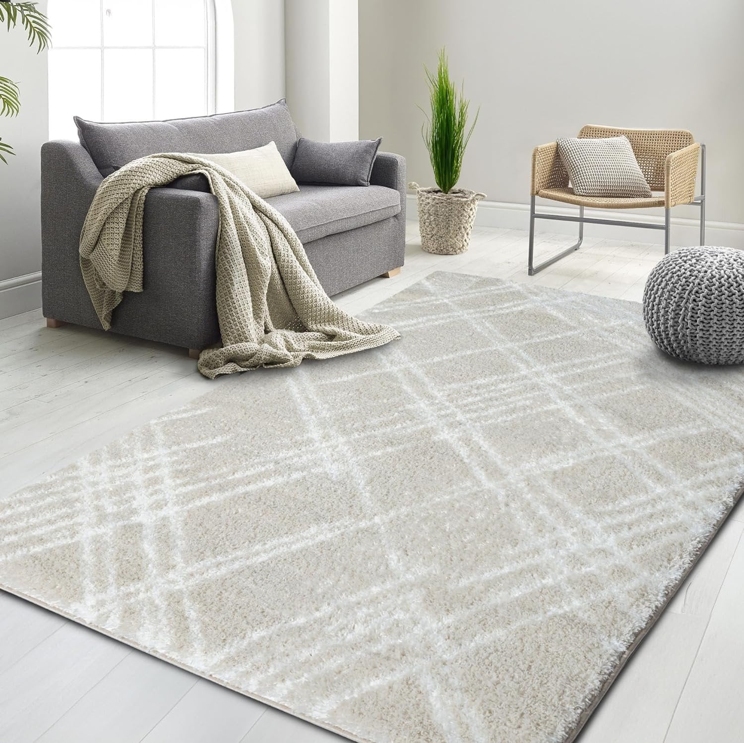 Modern Shaggy Rug - Luxurious Feel with Geometric Diamond Pattern