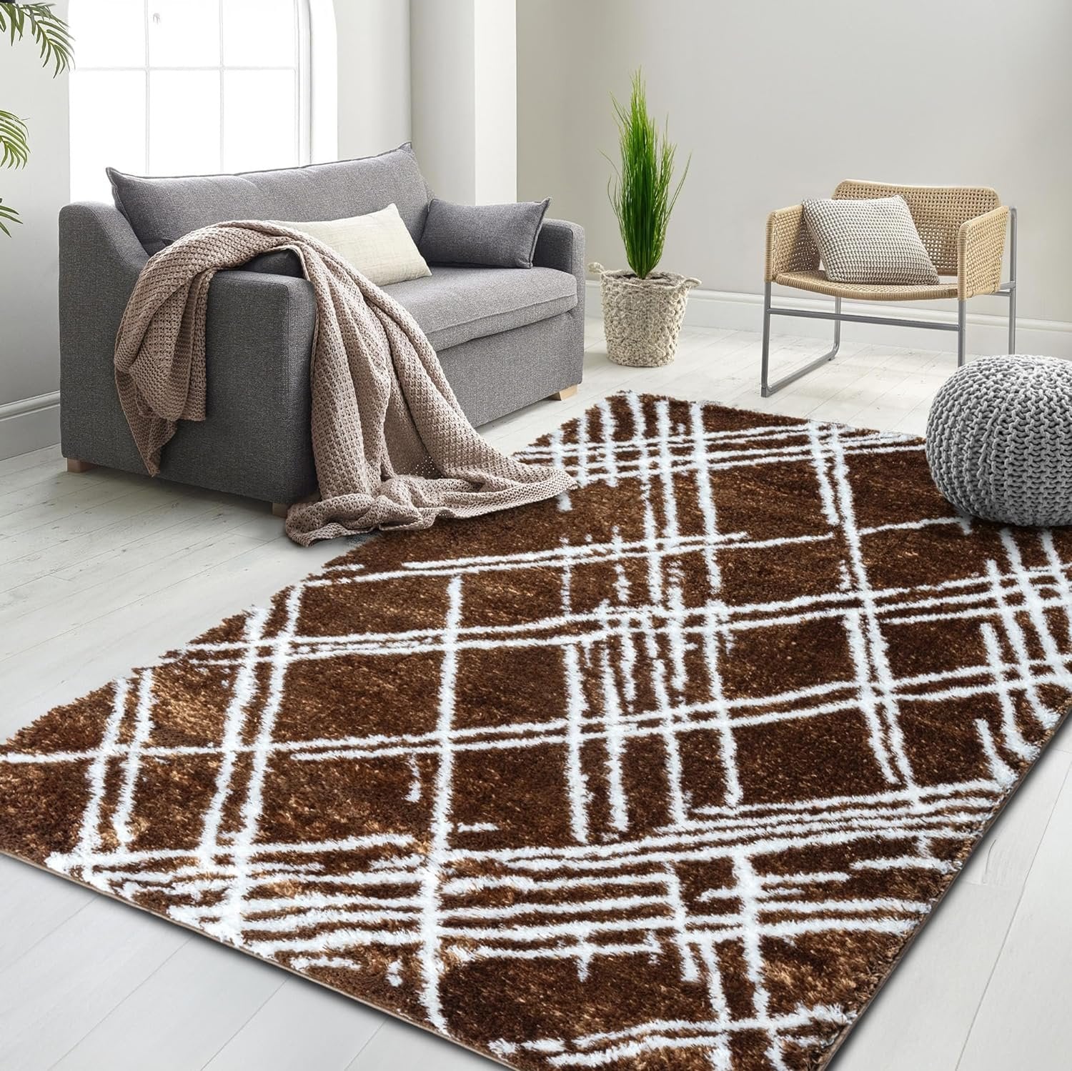 Modern Shaggy Rug - Luxurious Feel with Geometric Diamond Pattern