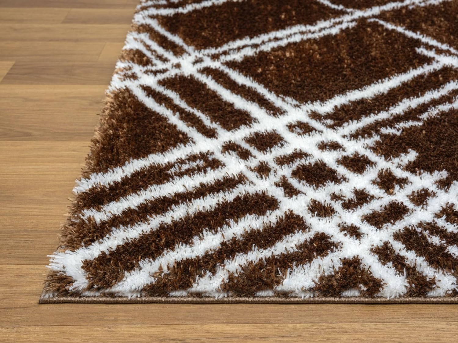 Modern Shaggy Rug - Luxurious Feel with Geometric Diamond Pattern