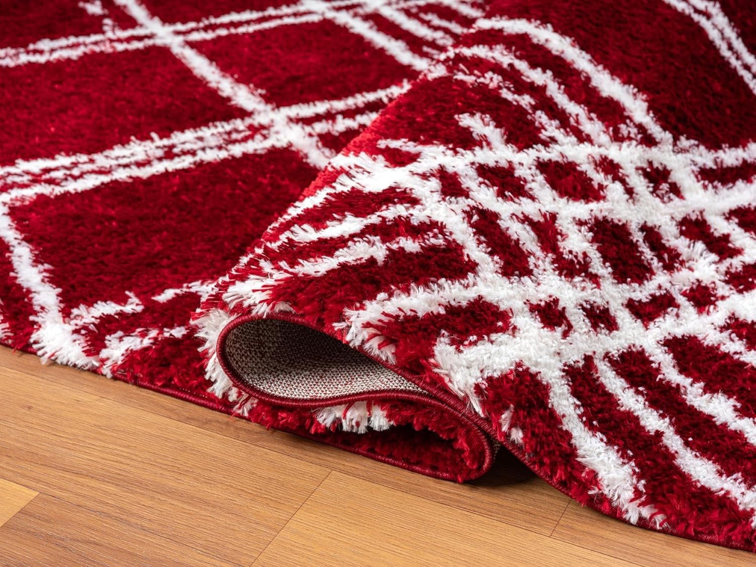 Modern Shaggy Rug - Luxurious Feel with Geometric Diamond Pattern