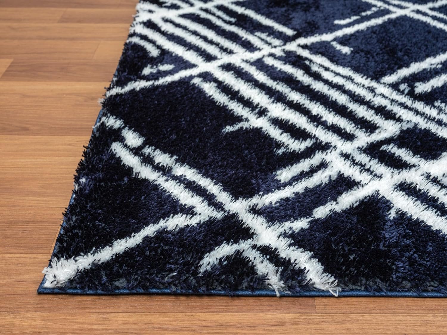 Modern Shaggy Rug - Luxurious Feel with Geometric Diamond Pattern