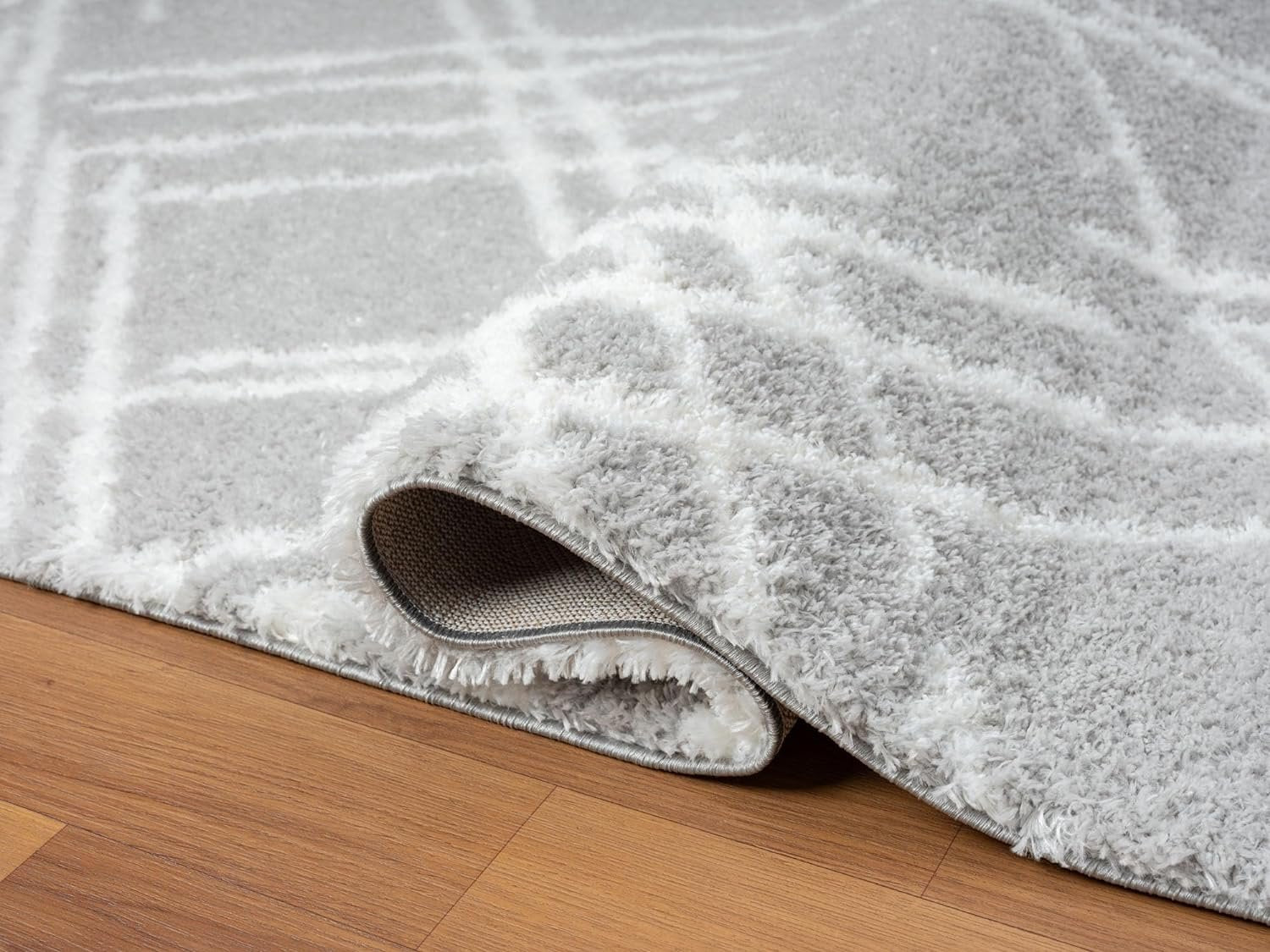 Modern Shaggy Rug - Luxurious Feel with Geometric Diamond Pattern