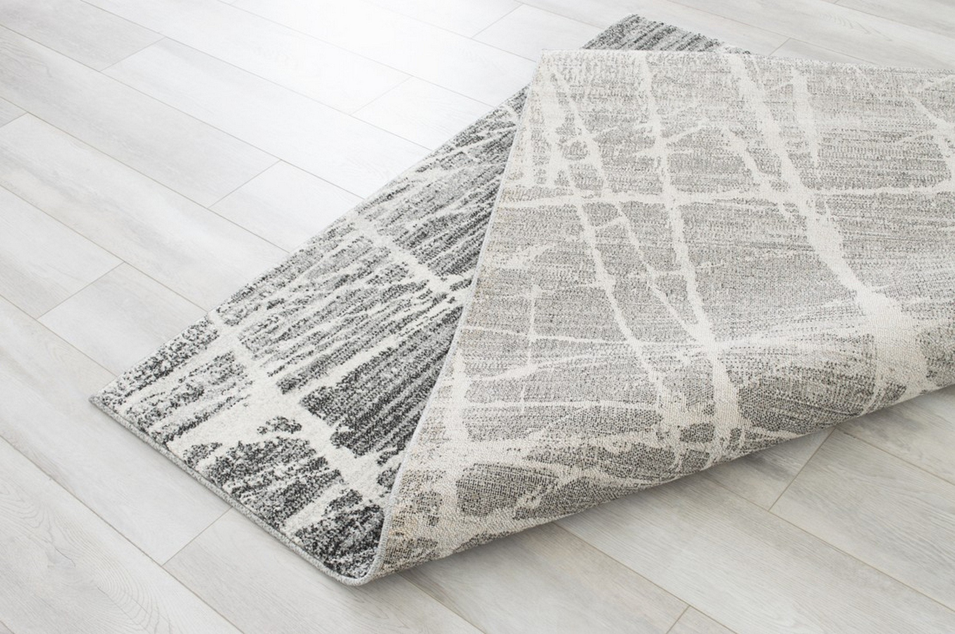 Silver/Ash Gray Thunder Pattern Fashion Rug (5 x 7 feet)