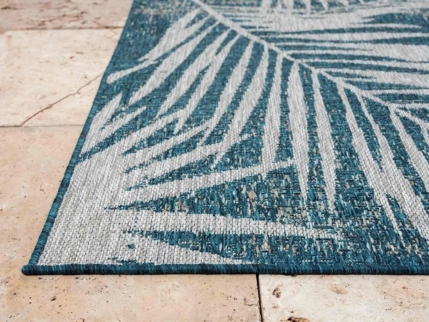 Leaf Pattern Outdoor Rug – Waterproof and Fade-Resistant – 5x7 & 8x10 Sizes