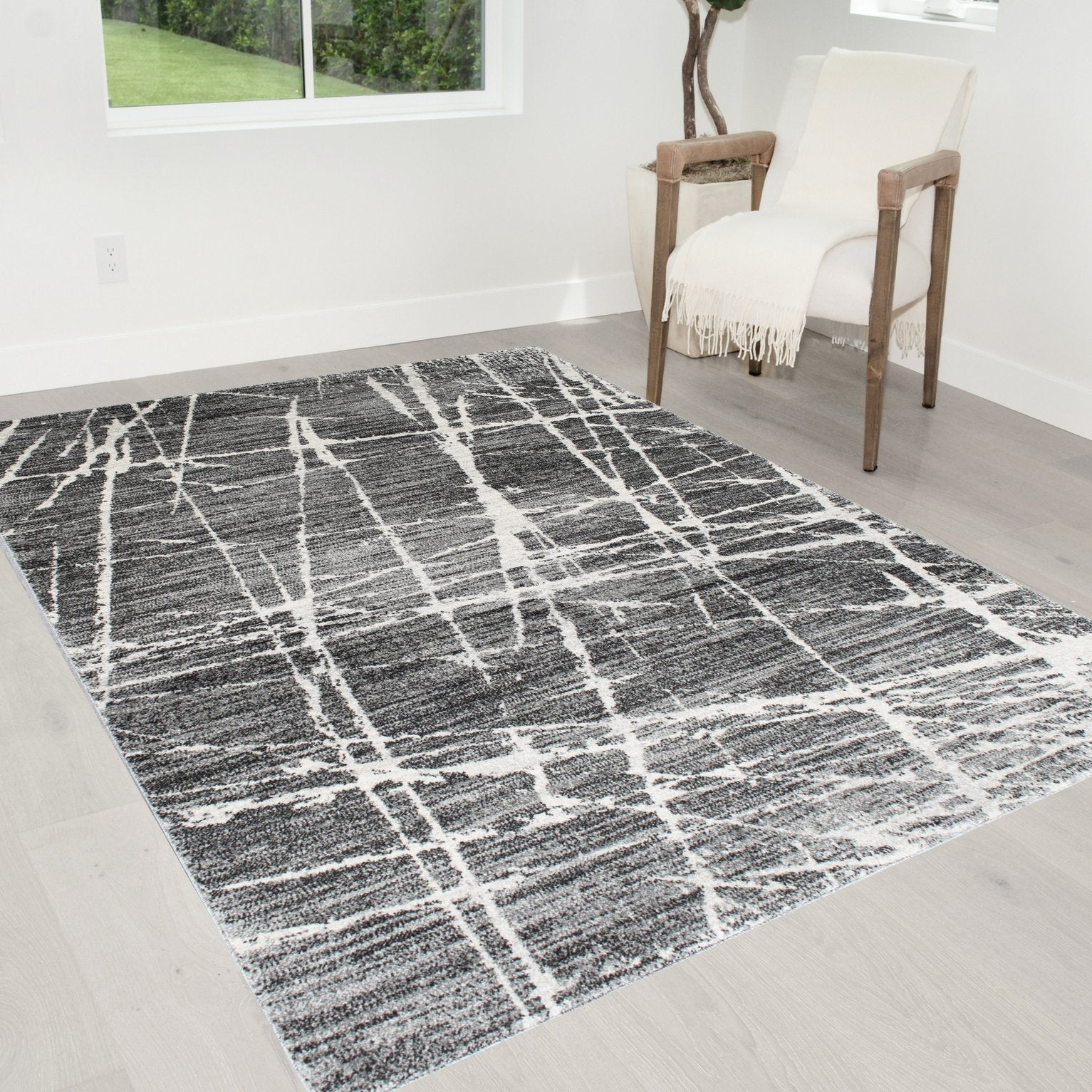 Silver/Ash Gray Thunder Pattern Fashion Rug (5 x 7 feet)